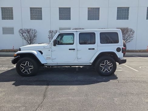 Used 2024 Jeep Wrangler Sahara AWD/4WD image 5