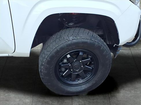 Used 2023 Toyota Tacoma 4x4 Double Cab image 9