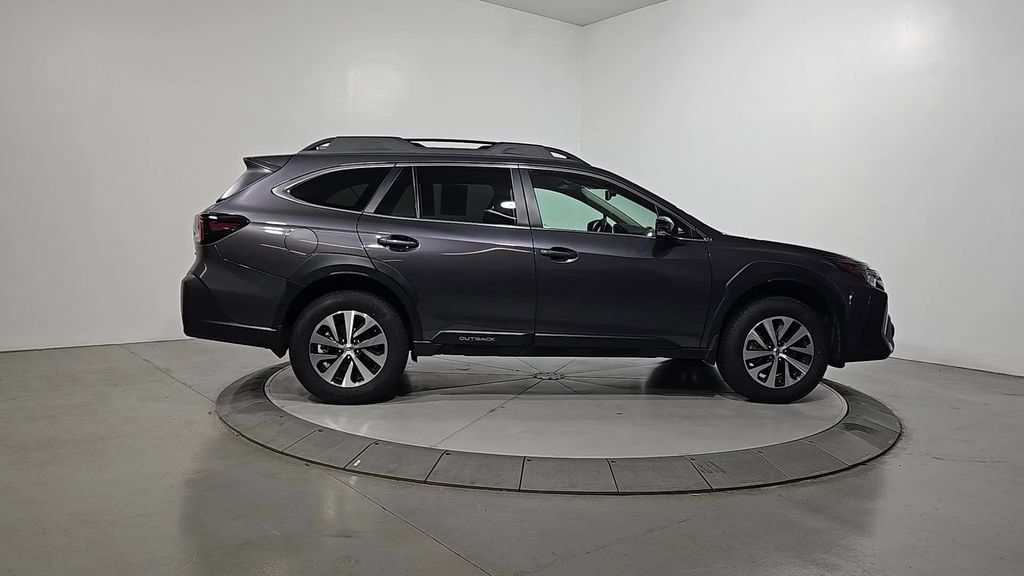 Used 2025 Subaru Outback Premium AWD/4WD image 8