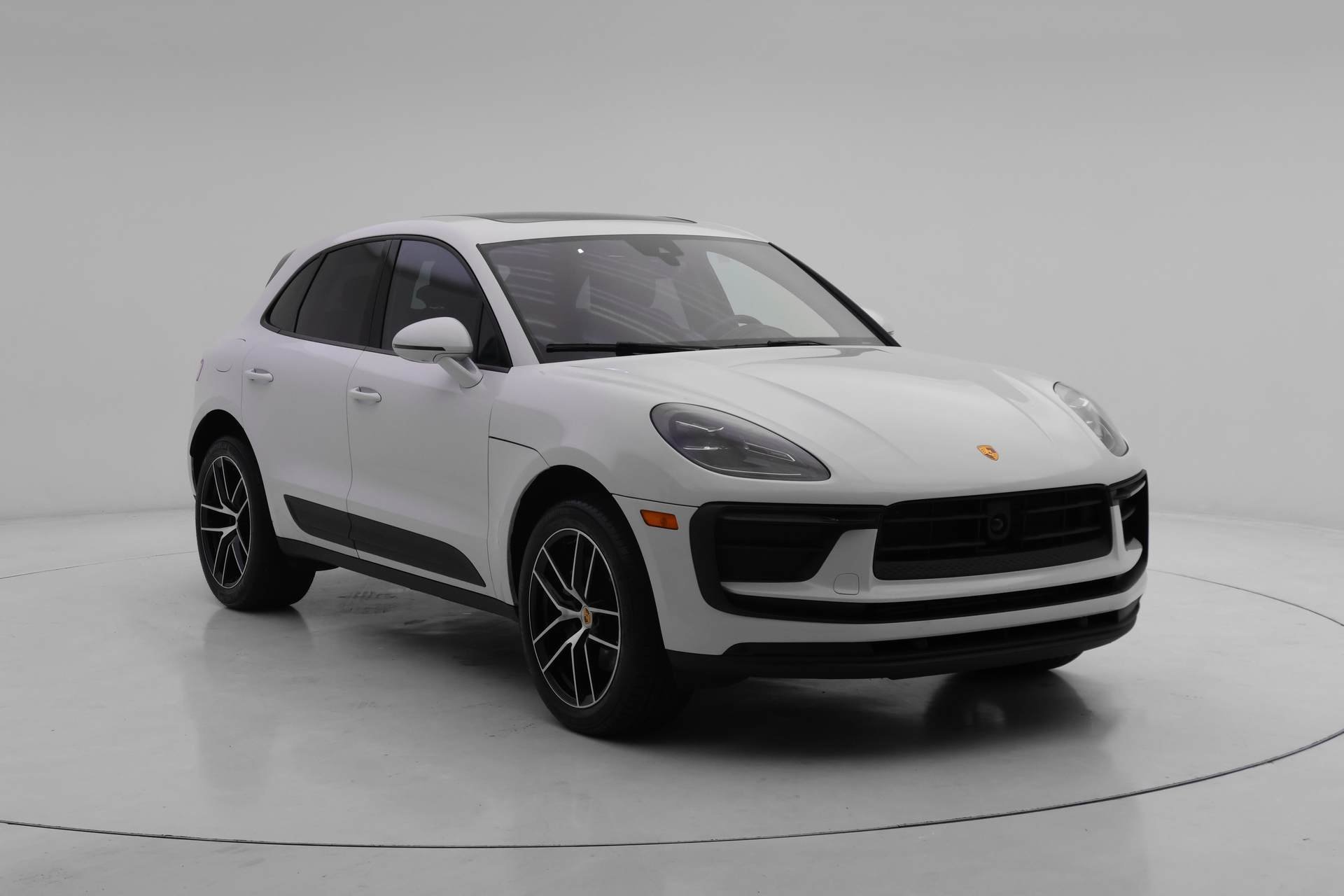Used 2025 Porsche Macan AWD/4WD image 18
