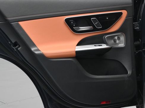 Used 2023 Mercedes-Benz GLC 300 4MATIC w/ Exclusive Trim Package image 14