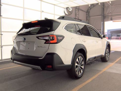 Used 2025 Subaru Outback Limited AWD/4WD image 6
