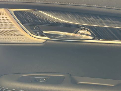 Used 2025 Cadillac XT6 Premium Luxury image 32