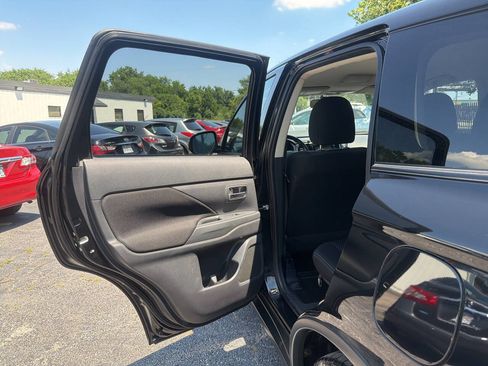 Used 2016 Mitsubishi Outlander SE FWD image 23