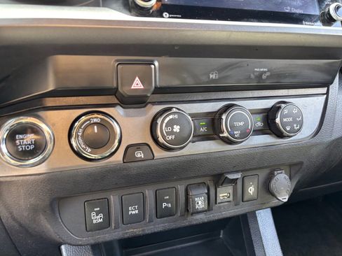 Used 2020 Toyota Tacoma TRD Off-Road w/ Technology Package AWD/4WD image 30