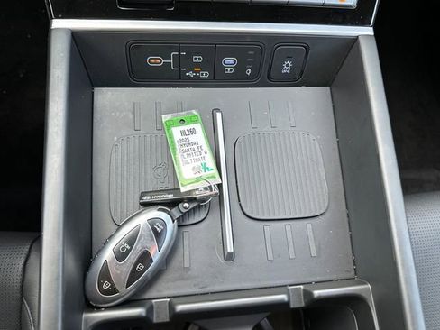 Certified 2025 Hyundai Santa Fe Limited image 17