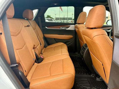 Used 2025 Cadillac XT5 Premium Luxury FWD image 11