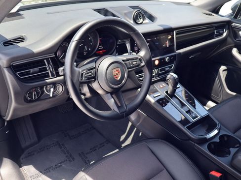 Certified 2024 Porsche Macan AWD/4WD image 4