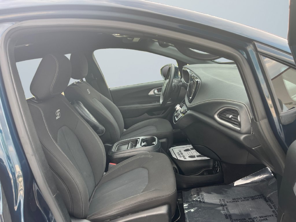 Used 2021 Chrysler Pacifica Touring w/ S Appearance Package FWD image 15