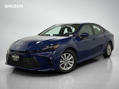 Used 2025 Toyota Camry LE image 1