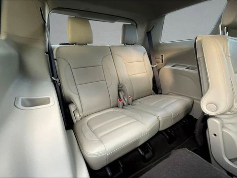 Used 2017 GMC Acadia Denali w/ Technology Package image 27