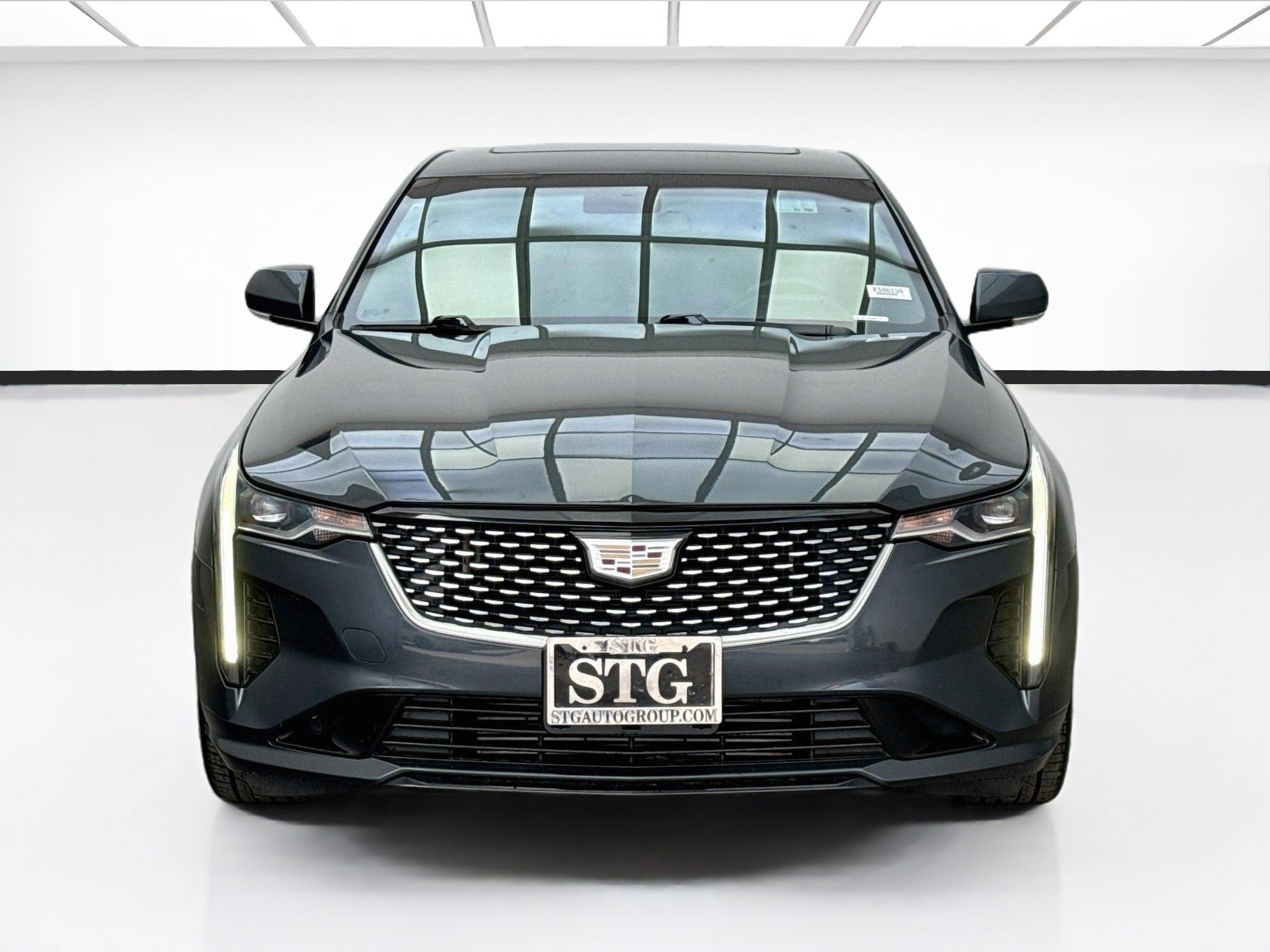 Used 2020 Cadillac CT4 Luxury w/ Sun And Sound Package RWD image 2