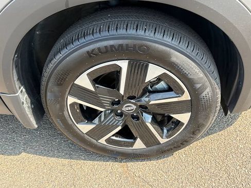 Certified 2025 Nissan Kicks SV w/ Illumination Package AWD/4WD image 7