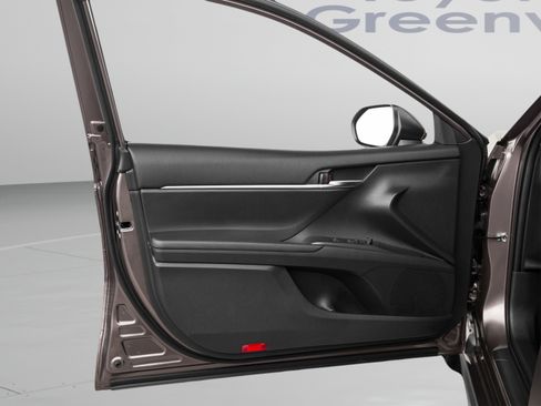 Used 2023 Toyota Camry SE w/ Audio Upgrade Package FWD image 13