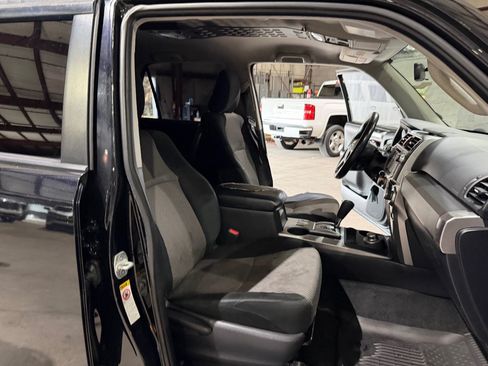 Used 2018 Toyota 4Runner SR5 AWD/4WD image 26