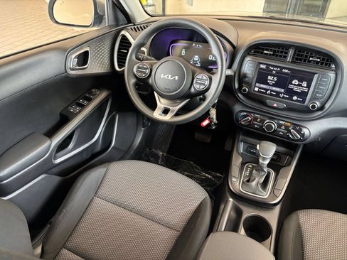 Used 2025 Kia Soul LX w/ LX Technology Package FWD image 31