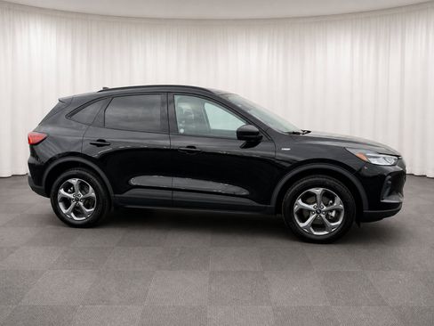 Used 2025 Ford Escape ST-Line AWD/4WD image 2