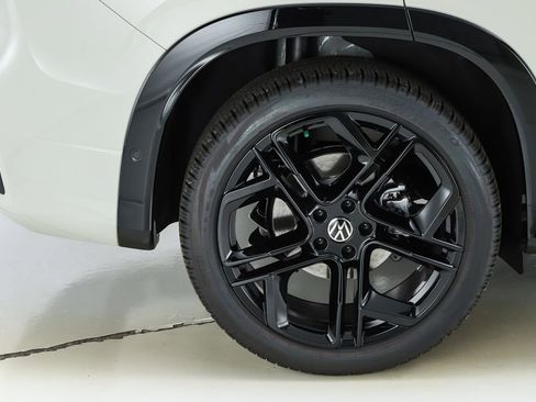 New 2026 Volkswagen Tiguan SE R-Line image 13