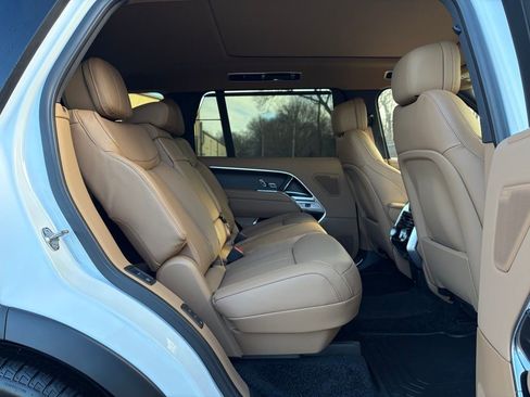 New 2026 Land Rover Range Rover Long Wheelbase SE image 17