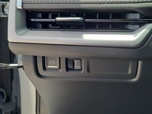 Used 2025 Cadillac XT4 Premium Luxury FWD image 20