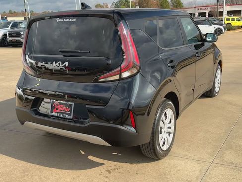Used 2024 Kia Soul LX image 9