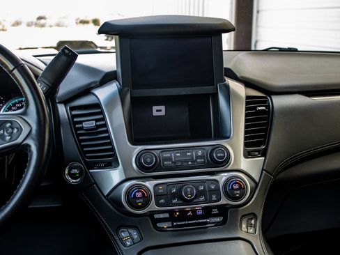 Used 2019 Chevrolet Suburban Premier w/ Premier Plus Edition AWD/4WD image 37