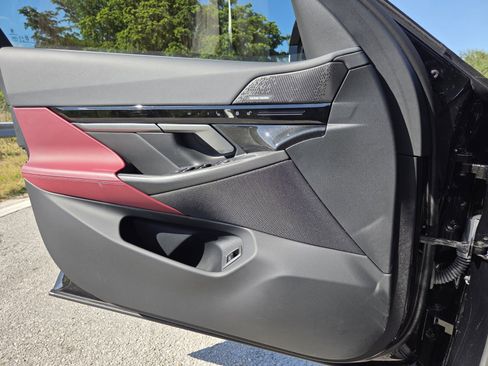 Used 2024 BMW 530i w/ Premium Package image 18