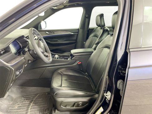 Used 2023 Jeep Grand Cherokee L Overland image 5