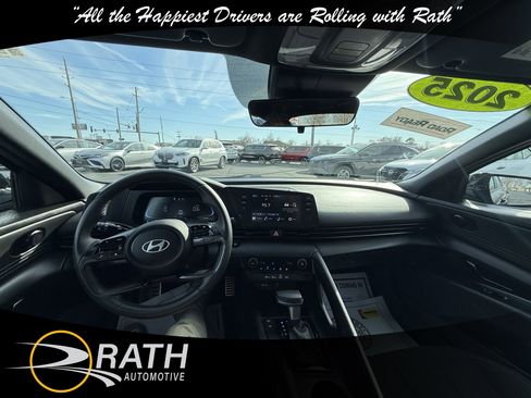Used 2025 Hyundai Elantra Sport FWD image 14