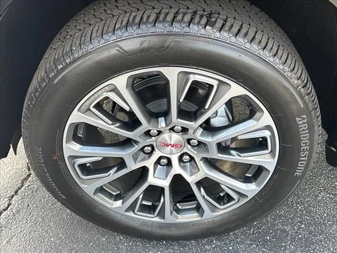 New 2026 GMC Yukon Denali w/ Denali Reserve Package AWD/4WD image 18