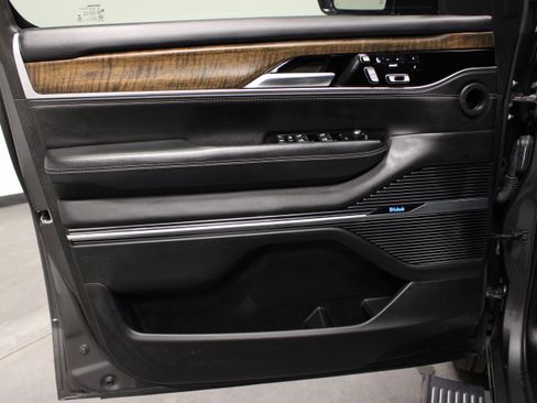 Used 2022 Jeep Grand Wagoneer Series II w/ Flexible Seating Group AWD/4WD image 22