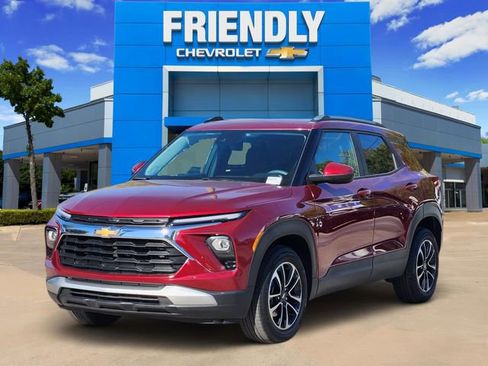 Used 2025 Chevrolet TrailBlazer LT image 3