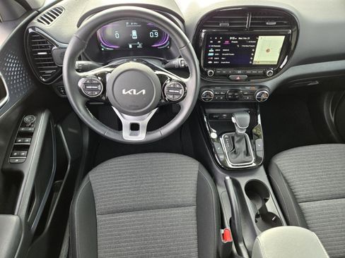 Certified 2025 Kia Soul EX image 13