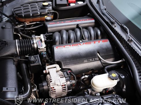 Used 2004 Chevrolet Corvette Convertible w/ Preferred Equipment Group RWD image 28