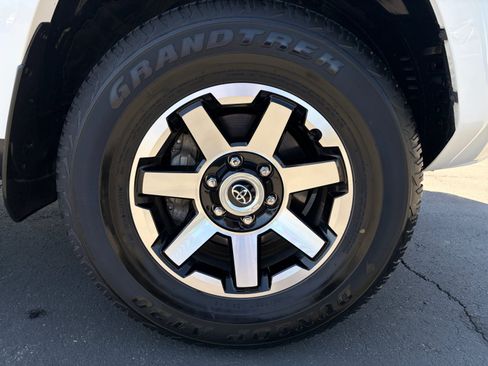 Used 2024 Toyota 4Runner TRD Off-Road Premium w/ Moonroof Package AWD/4WD image 32