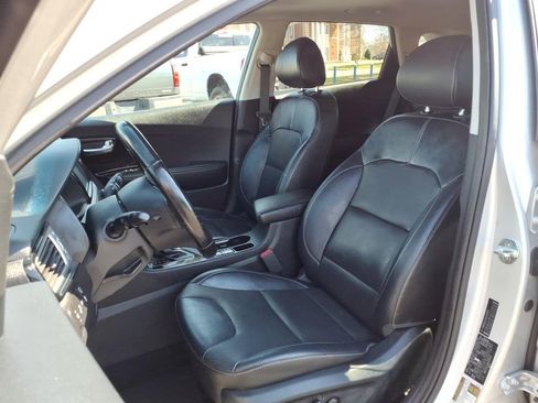 Used 2019 Kia Niro Touring image 4