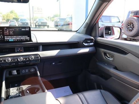 Used 2024 Honda Pilot TrailSport image 43