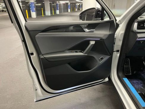 New 2026 Volkswagen Tiguan SE R-Line FWD image 20