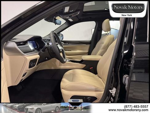 Used 2023 Jeep Grand Cherokee L Limited w/ Luxury Tech Group II AWD/4WD image 17