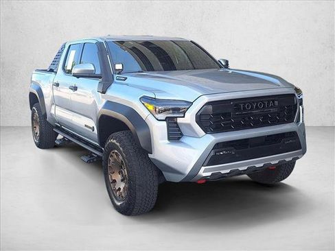 Used 2025 Toyota Tacoma 4x4 Double Cab Hybrid image 3