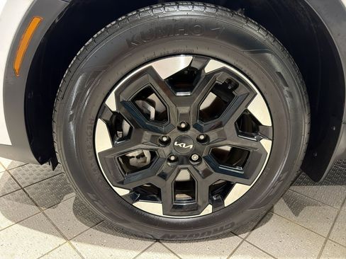Used 2025 Kia Sorento S FWD image 9