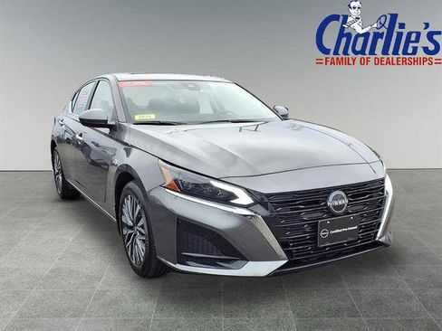 Certified 2024 Nissan Altima 2.5 SV w/ SV Premium Package image 3