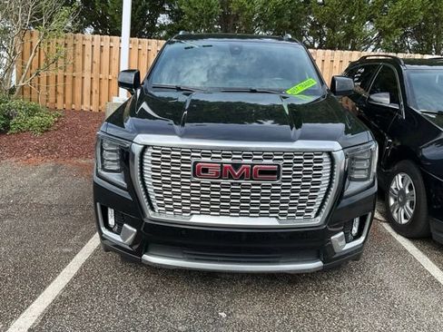 Used 2022 GMC Yukon Denali w/ Denali Ultimate Package AWD/4WD image 2