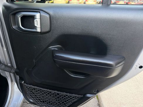 Used 2018 Jeep Wrangler Unlimited Rubicon image 11