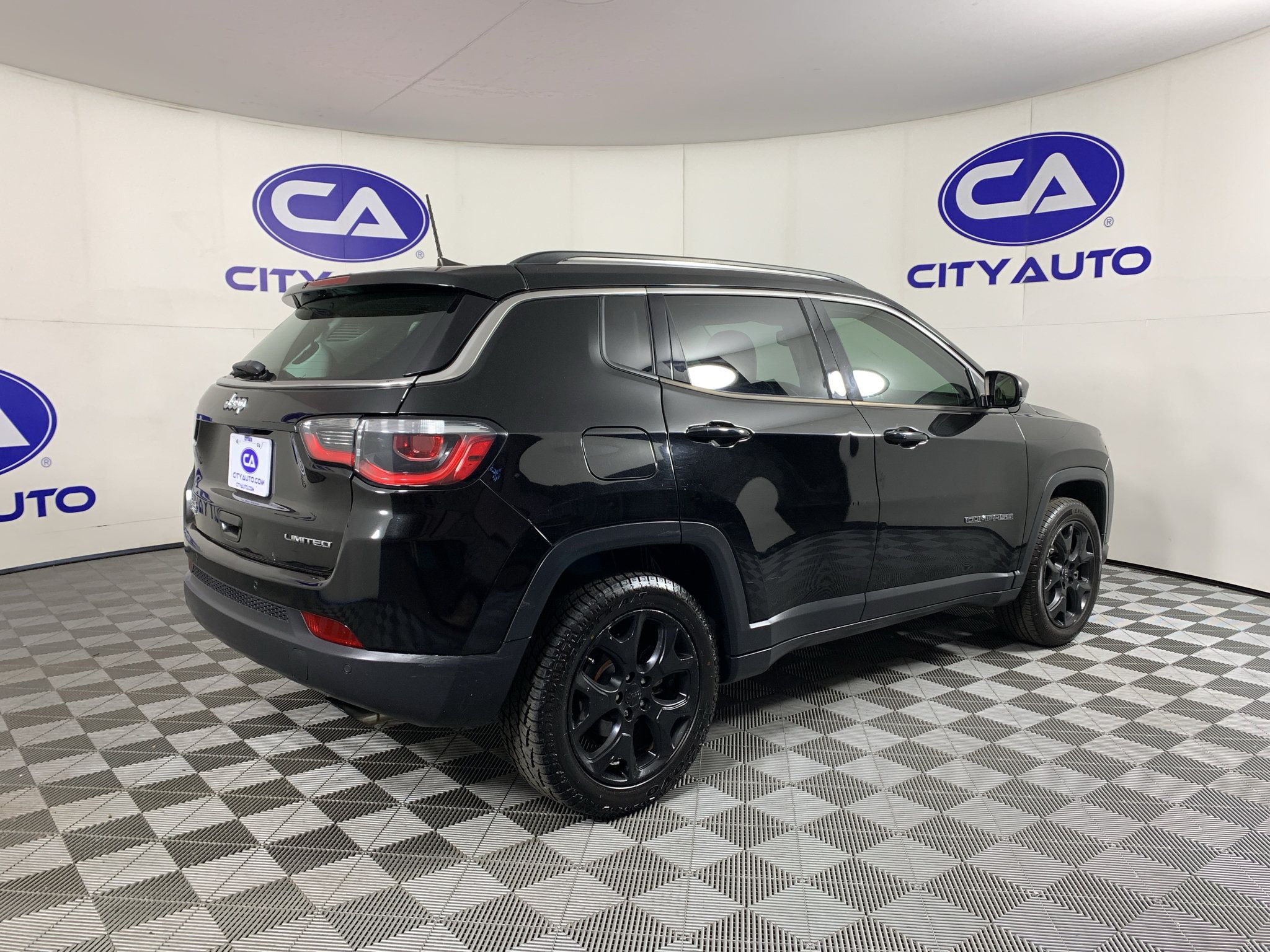 Used 2018 Jeep Compass Limited w/ Navigation Group AWD/4WD image 3