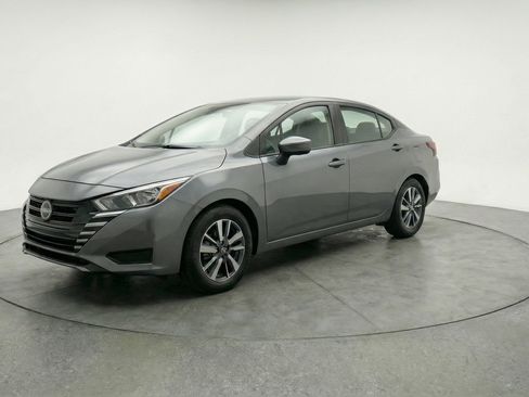 Used 2025 Nissan Versa SV image 3