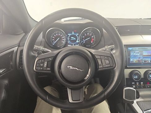 Used 2017 Jaguar F-TYPE Coupe RWD image 10