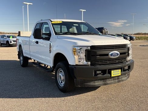 Used 2019 Ford F250 XL image 3