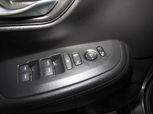 Certified 2024 Honda HR-V LX image 10