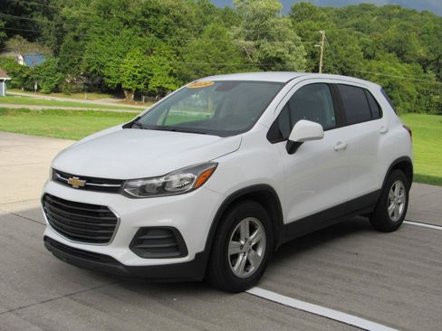 Used 2020 Chevrolet Trax LS w/ Tint and Cruise Package FWD image 3